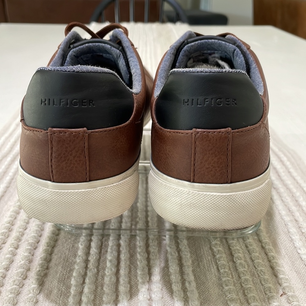 Tommy Hilfiger beautiful brown leather sneakers. Men’s 10. Like new condition. - Picture 8 of 14